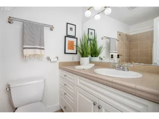 Photo #5: 21382543 Listing