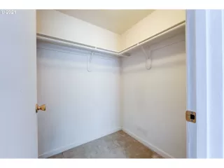 Photo #5: 21383262 Listing