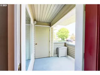 Photo #6: 21383262 Listing