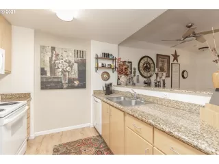 Photo #4: 21383560 Listing