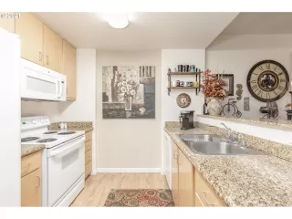 Photo #5: 21383560 Listing