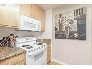 Photo #6: 21383560 Listing