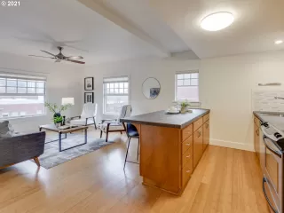 Photo #3: 21385233 Listing