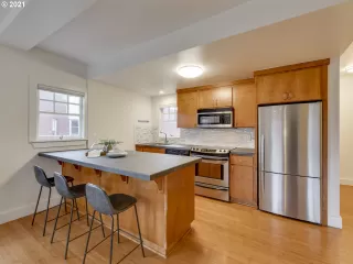 Photo #4: 21385233 Listing