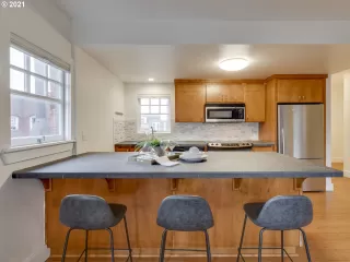 Photo #6: 21385233 Listing