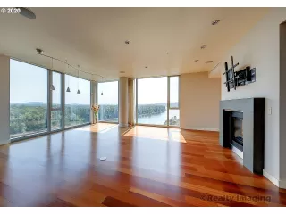 Photo #2: 21385257 Listing