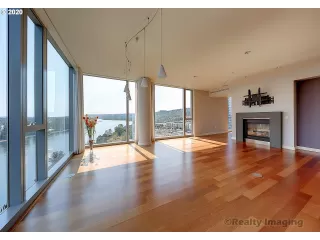 Photo #4: 21385257 Listing