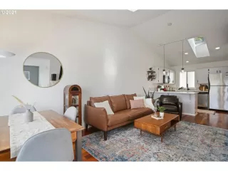 Photo #6: 21385555 Listing