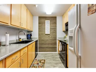 Photo #4: 21385769 Listing