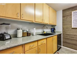 Photo #5: 21385769 Listing