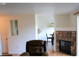 Photo #4: 21385830 Listing