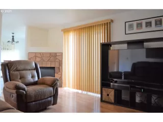 Photo #5: 21385830 Listing