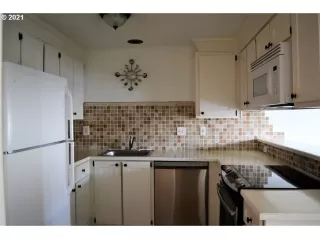 Photo #6: 21385830 Listing