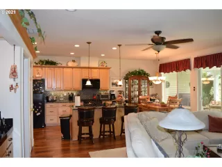 Photo #2: 21385937 Listing