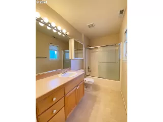 Photo #5: 21386155 Listing