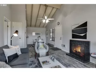 Photo #5: 21387311 Listing