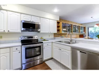 Photo #6: 21387388 Listing