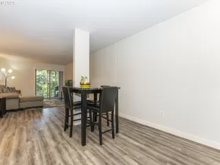 Photo #4: 21387641 Listing