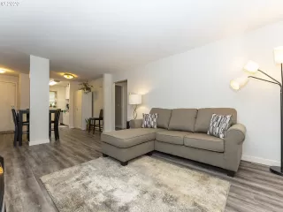 Photo #5: 21387641 Listing