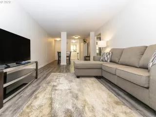 Photo #6: 21387641 Listing