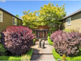 Photo #5: 21387746 Listing