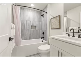 Photo #4: 21387919 Listing