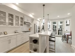 Photo #5: 21387919 Listing