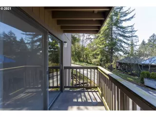 Photo #4: 21387970 Listing