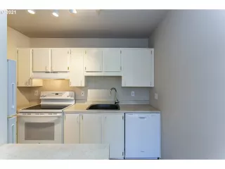 Photo #6: 21387970 Listing