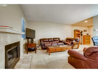 Photo #5: 21387983 Listing