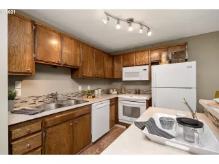 Photo #5: 21388245 Listing