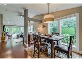 Photo #4: 21390125 Listing