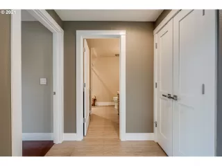 Photo #6: 21390125 Listing