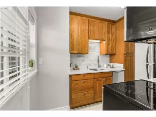 Photo #6: 21390376 Listing