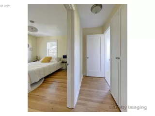 Photo #5: 21390385 Listing 