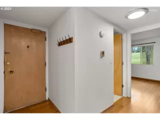 Photo #3: 21390423 Listing