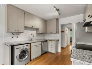 Photo #4: 21390423 Listing