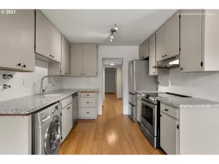 Photo #5: 21390423 Listing