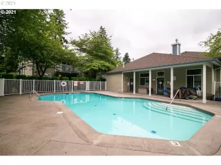 Photo #5: 21391190 Listing