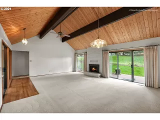 Photo #5: 21391511 Listing 