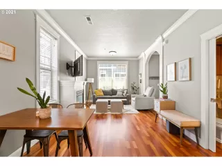 Photo #4: 21391629 Listing