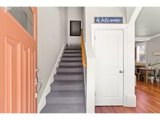 Photo #5: 21391629 Listing