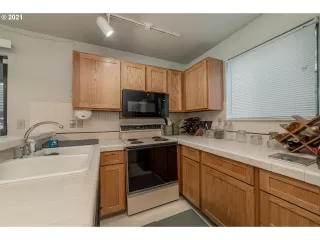 Photo #5: 21391774 Listing