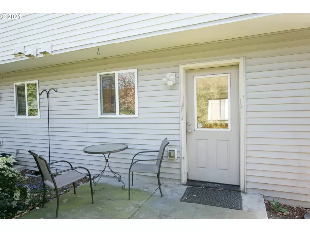 MLS: 21392573 Condo For Sale