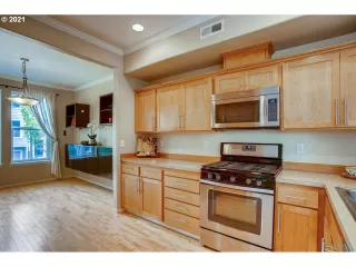 Photo #5: 21392622 Listing