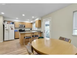 Photo #4: 21392649 Listing