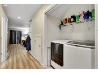 Photo #5: 21392649 Listing