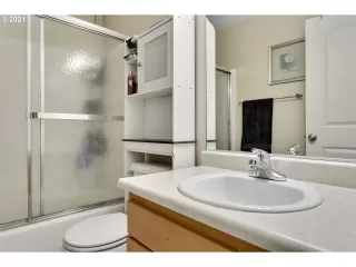 Photo #6: 21392649 Listing