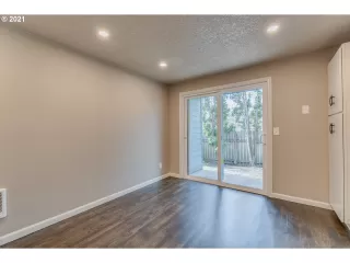 Photo #3: 21392874 Listing