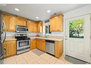 Photo #6: 21392951 Listing